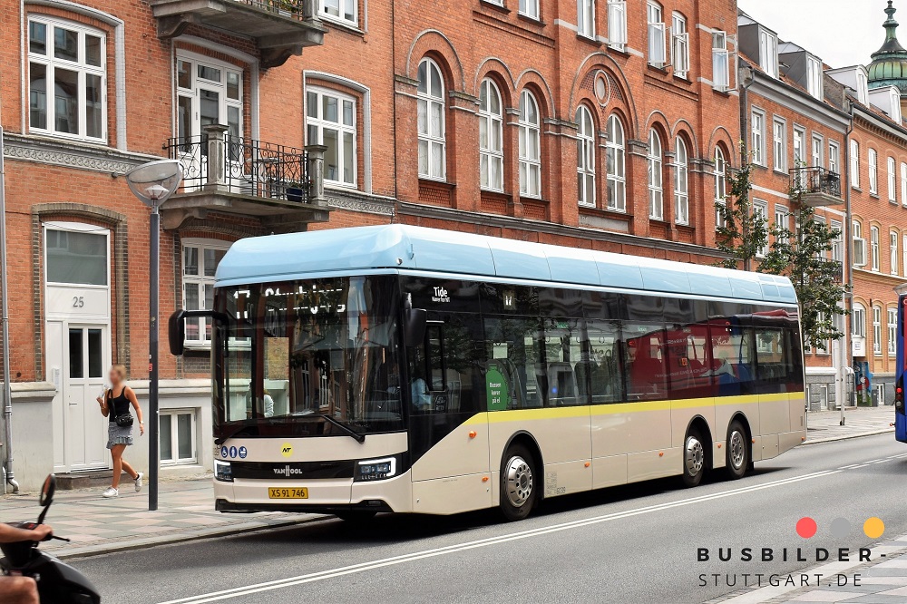 Im Stadtverkehr von Aalborg, im Norden Dänemarks, sind seit wenigen Wochen die ersten von Van Hool ausgelieferten Elektrobusse des Typs A13 Battery Electric im Dienst. Nahezu die gesamte Stadtbusflotte wurde durch Fahrzeuge dieses Typs sowie E-Busse des Herstellers Golden Dragon ausgetauscht.
